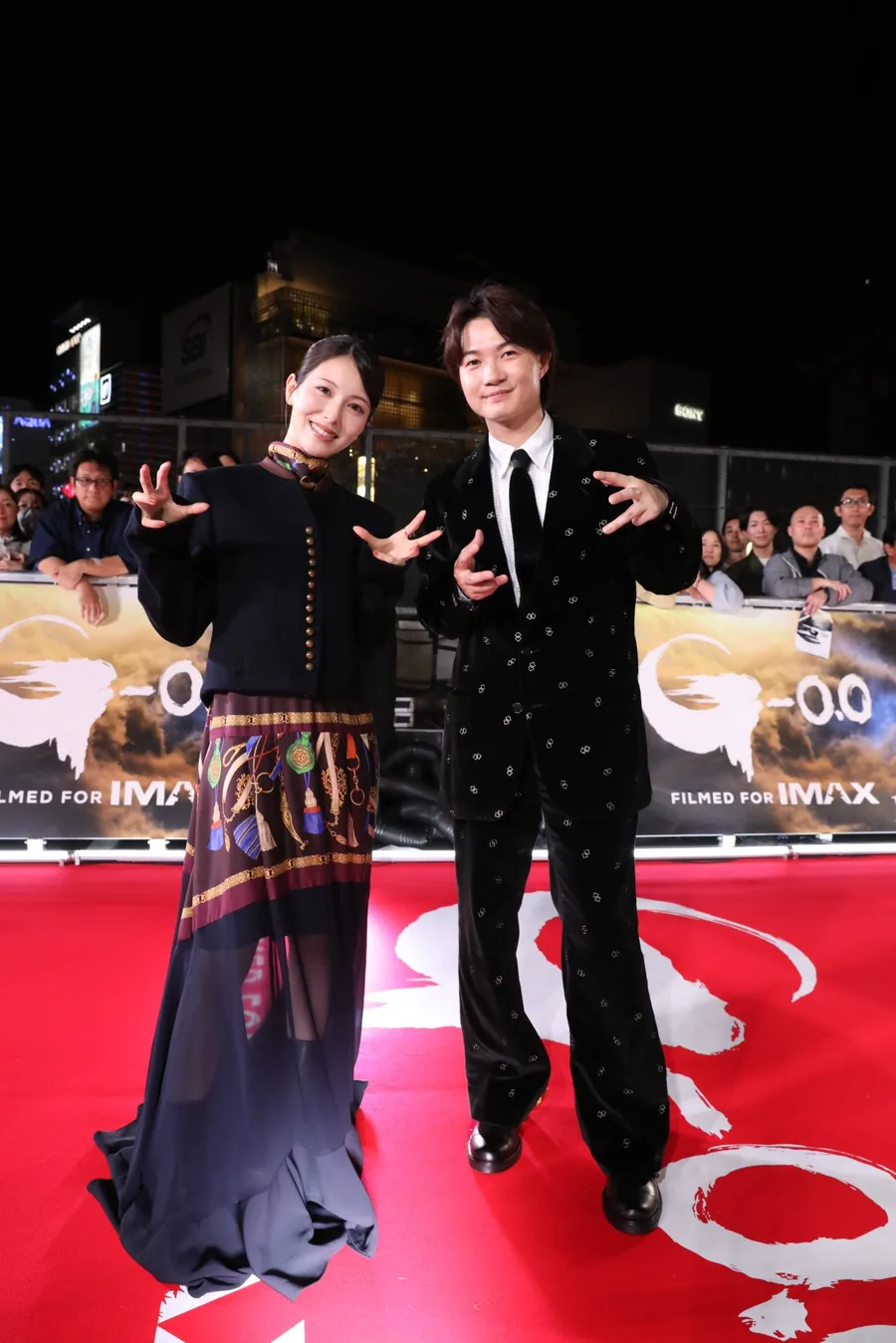 Minami Hamabe e Ryunosuke Kamiki no tapete vermelho da pré-estreia, em Tóquio